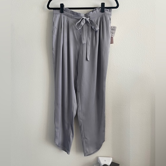 NWT Nanette Lepore Soft Pleated High-Waist Cropped Pants in Silver - Picture 3 of 8